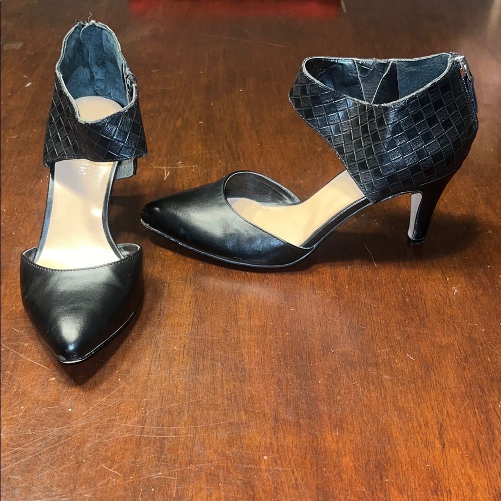🔥 4 FOR $15 Item🔥Kelly & Katie Black Textured Heels